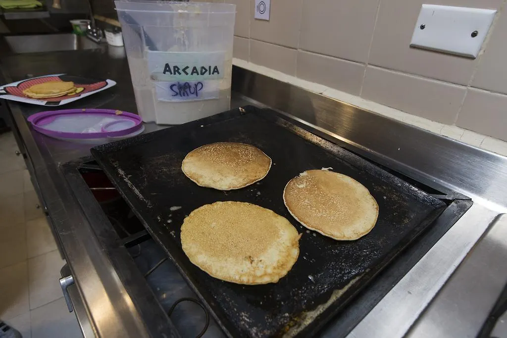 Arcadia Hostel 메딜린